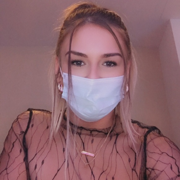 Profile Picture of Amanda Herko (@aherko) on Poshmark