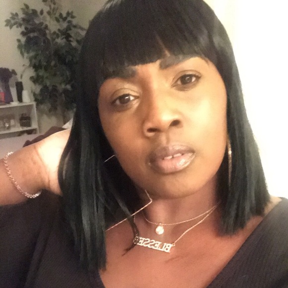 Profile Picture of Toni Uzzelll (@tonigirl72) on Poshmark