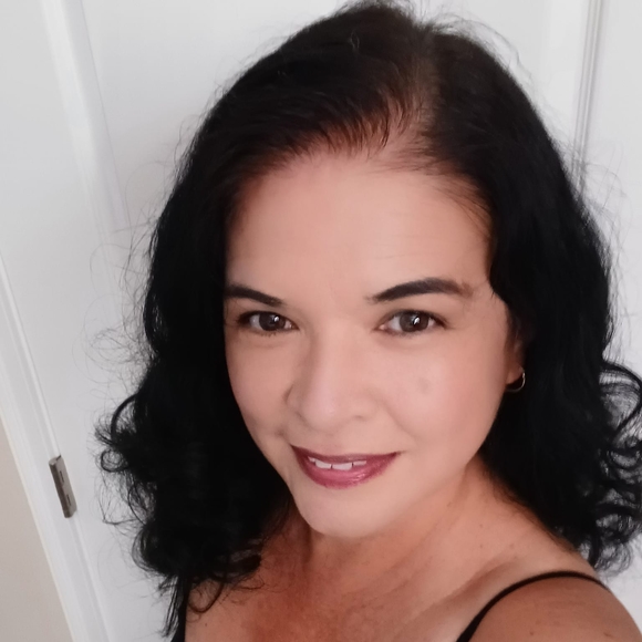 Profile Picture of Adriana Pivetz (@adrianapivetz) on Poshmark