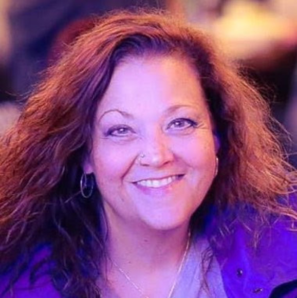 Profile Picture of Laurie Charles (@lauriefne) on Poshmark