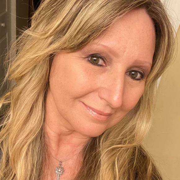 Profile Picture of Jodi Perry (@honeyg1963) on Poshmark