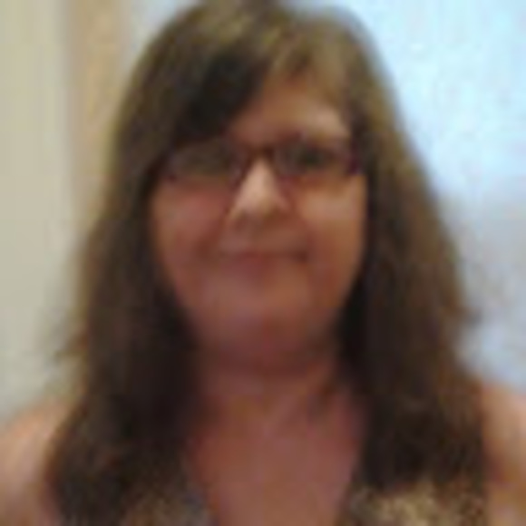 Profile Picture of Julie Fulger (@jjefferis66) on Poshmark