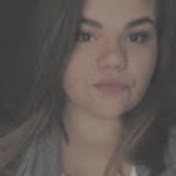 Profile Picture of Alexis Witt (@alexiswitt1) on Poshmark