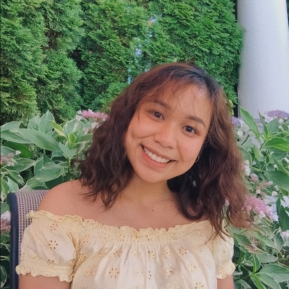 Profile Picture of Angela Regodo (@mattangela_) on Poshmark