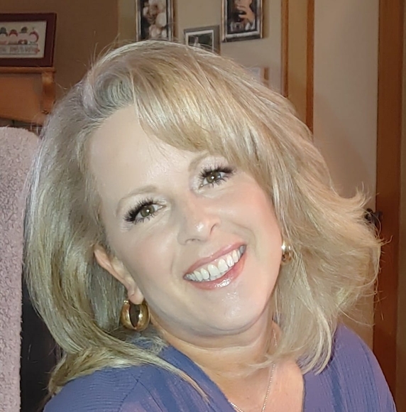 Profile Picture of Kim Craig (@kmbrlyturner) on Poshmark