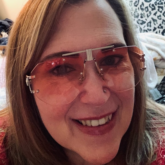 Profile Picture of Sherry Snyder (@sherrysnyder820) on Poshmark