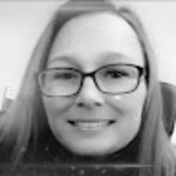 Profile Picture of Melanie Pashea (@melaniepashea1) on Poshmark