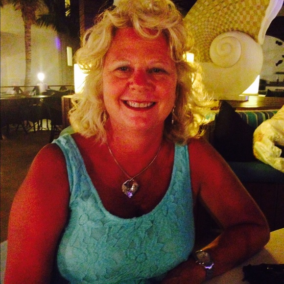 Profile Picture of Linda Reichle (@lreichle) on Poshmark