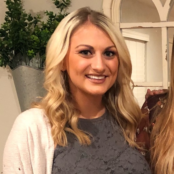 Profile Picture of Alyssa Dunlap (@alyssasloann) on Poshmark