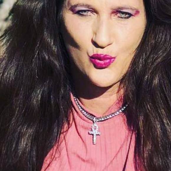 Profile Picture of Laura Walraven (@laurawalrave628) on Poshmark