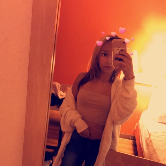 Profile Picture of Monika Davis (@monikadavis816) on Poshmark