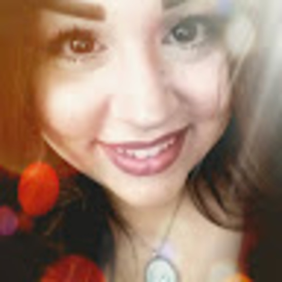 Profile Picture of Mandy Bateman (@mandykaybateman) on Poshmark