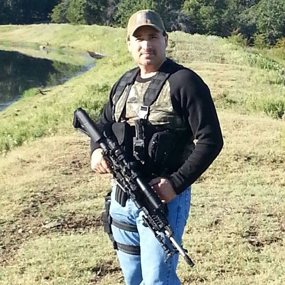 Profile Picture of Victor Samarron (@victorsamarron) on Poshmark