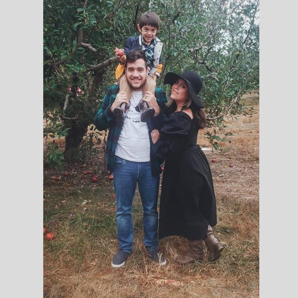 Profile Picture of Carla Stonecypher (@fashioncarly123) on Poshmark