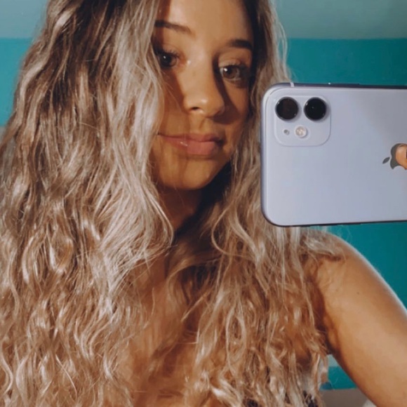 Profile Picture of Alexa Gallo (@alexagallo) on Poshmark