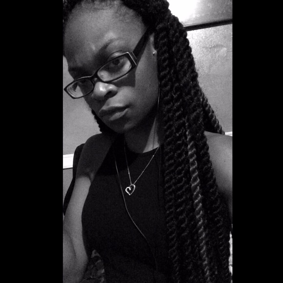 Profile Picture of Miah Terry (@miiaahh) on Poshmark