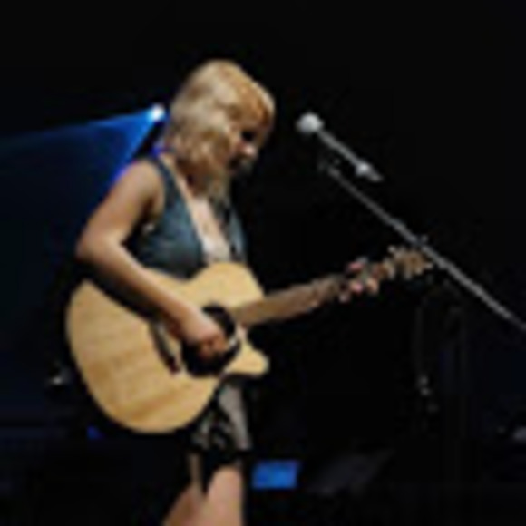 Profile Picture of Audrey Béland (@audreybeland7) on Poshmark