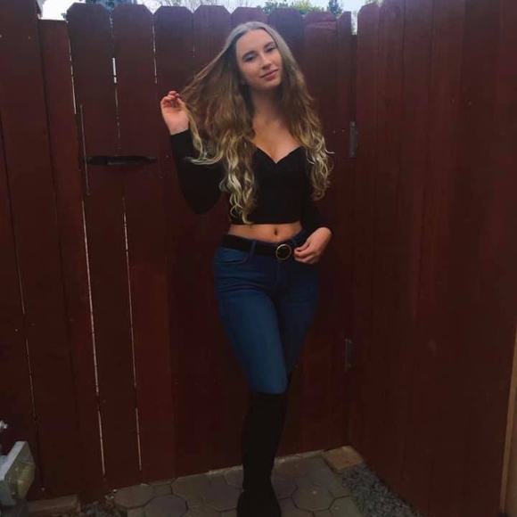Profile Picture of Brittney Coorpender (@brittneyyyc) on Poshmark