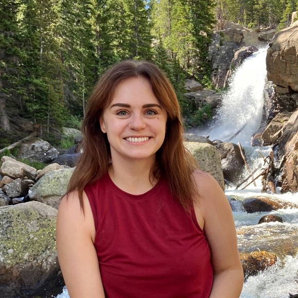 Profile Picture of Kari Bretl (@kari_sophia) on Poshmark