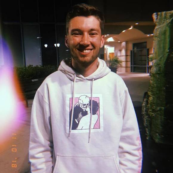 Profile Picture of Elliot Kevane (@elliotkevane) on Poshmark