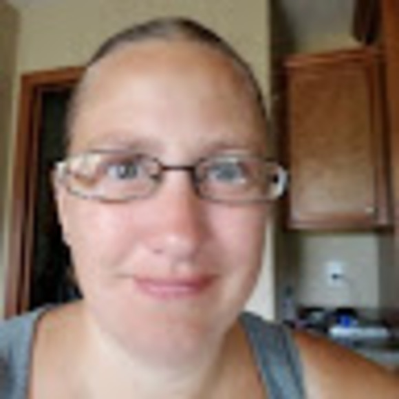 Profile Picture of Connie Vath (@ckvath81) on Poshmark