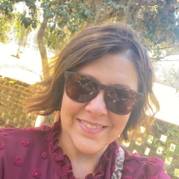 Profile Picture of Nikki Crafton (@nikkicrafton31) on Poshmark