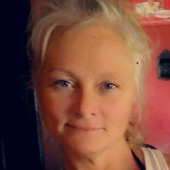 Profile Picture of Tonya Shelnutt farish (@tonyafarish68) on Poshmark