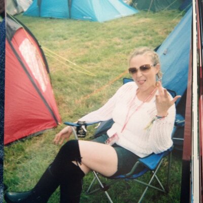 Profile Picture of Lindsay Hardman (@linzi2211) on Twitter