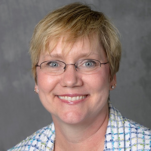 Profile Picture of Michelle Scott (@michellejsco21) on Poshmark