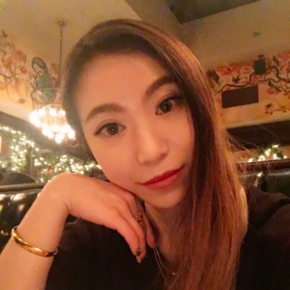 Profile Picture of Stella Zhao (@stella0210) on Poshmark