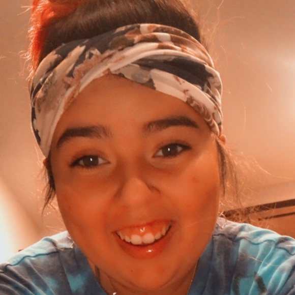 Profile Picture of Carly Widdison (@crazyboo2600) on Poshmark