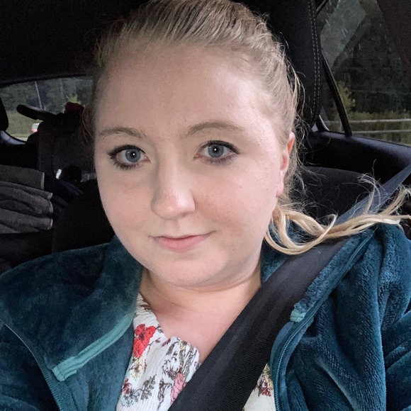 Profile Picture of Crystal Postelle (@crpostelle1) on Poshmark