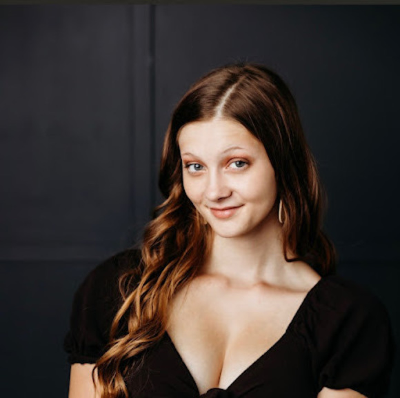 Profile Picture of Madison Huhn (@madisonhuhn) on Poshmark