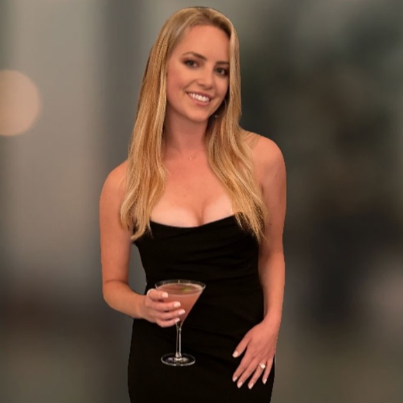 Profile Picture of Haley Baldwin (@delabouche) on Poshmark