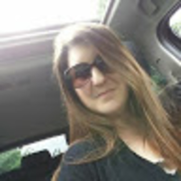 Profile Picture of Dawn Reid (@dawnabelle13) on Poshmark