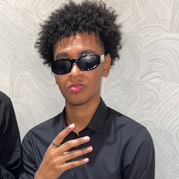 Profile Picture of Omer Mohammed (@omermoe) on Poshmark