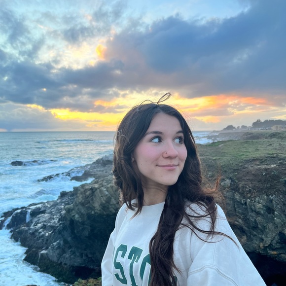 Profile Picture of Ava Mascoe (@ava_mt) on Poshmark