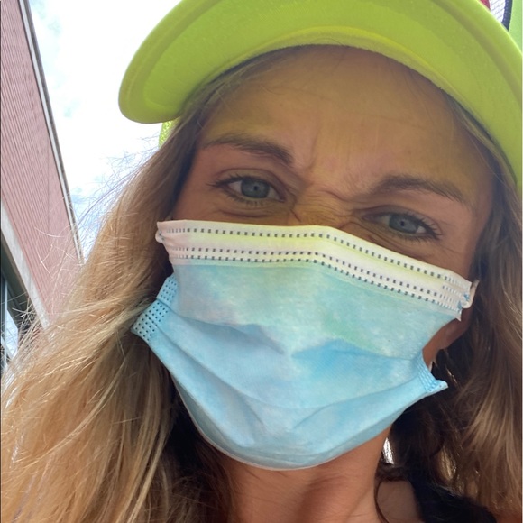 Profile Picture of Courtney Lowden (@courtney_lowden) on Poshmark