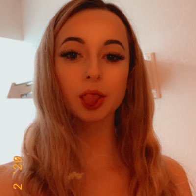 Profile Picture of Jade Stone  🌻 (@jadelikethstone) on Twitter