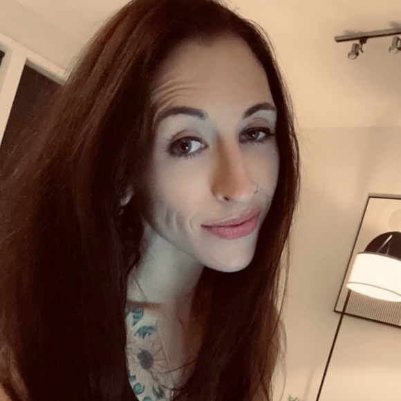 Lauren Bonderud - Poshmark Profile Picture of Lauren Bonderud (@lmbond88) on Poshmark