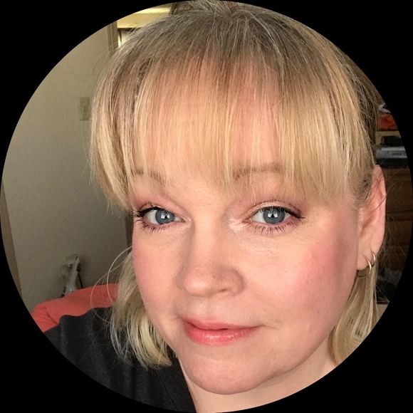Profile Picture of Samantha Wakelam (@swakelam) on Poshmark