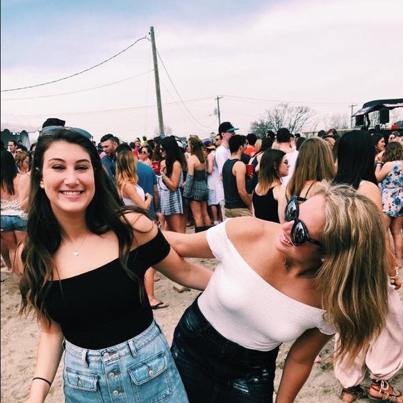 Profile Picture of Caroline Haeberle (@carolinehaebs) on Poshmark