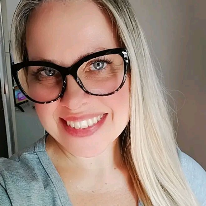 Profile Picture of Paula Dillenburg (@paulinhadillenburg) on Tiktok