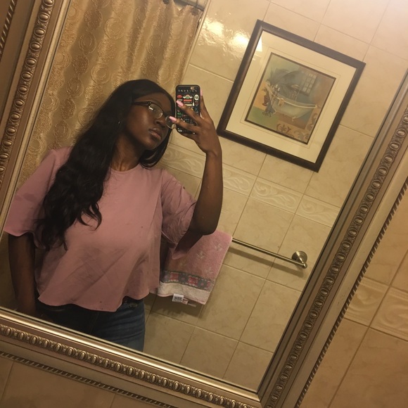Profile Picture of Danielle Hutson (@danielle12459) on Poshmark