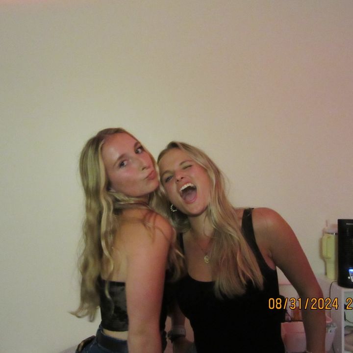 Profile Picture of lora (@lorandler) on Tiktok