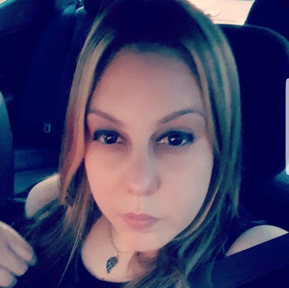 Profile Picture of Nellianne Almeyda (@nellianne) on Poshmark