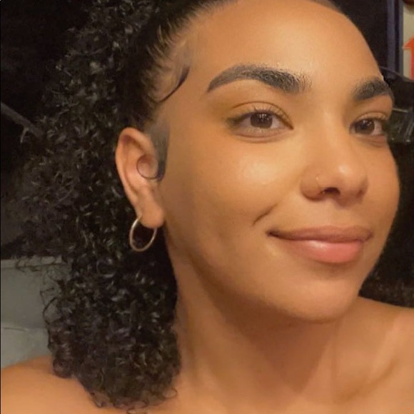 Profile Picture of Lulu Ikhlef (@luludihjih) on Poshmark