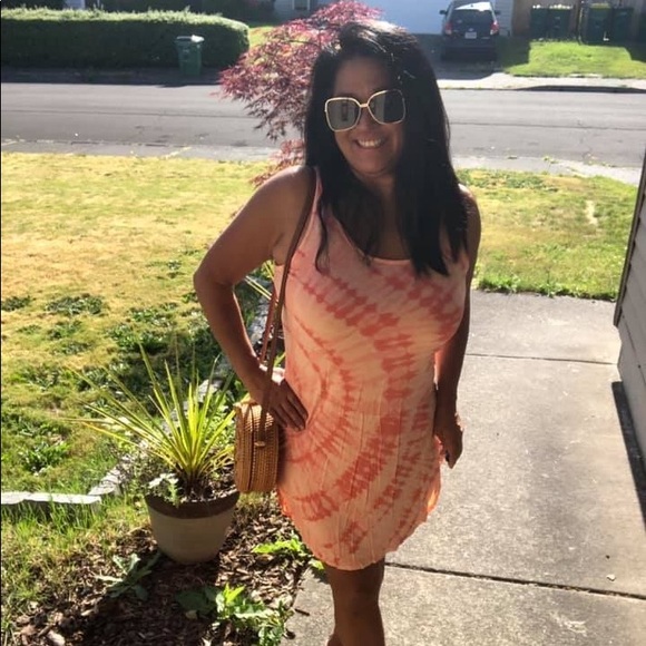 Profile Picture of Janet Machii (@girlyclothes1) on Poshmark