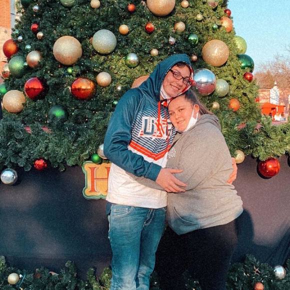 Rylee Rowald - Poshmark Profile Picture of Rylee Rowald (@keithrylee172) on Poshmark