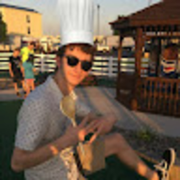 Profile Picture of Andrew Schowengerdt (@trainbrain502) on Poshmark